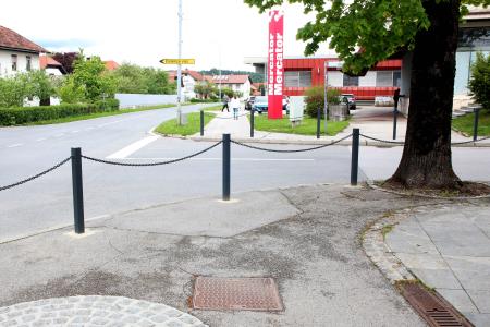 Novi označevalni stebrički 04 foto Ljubo Vukelič